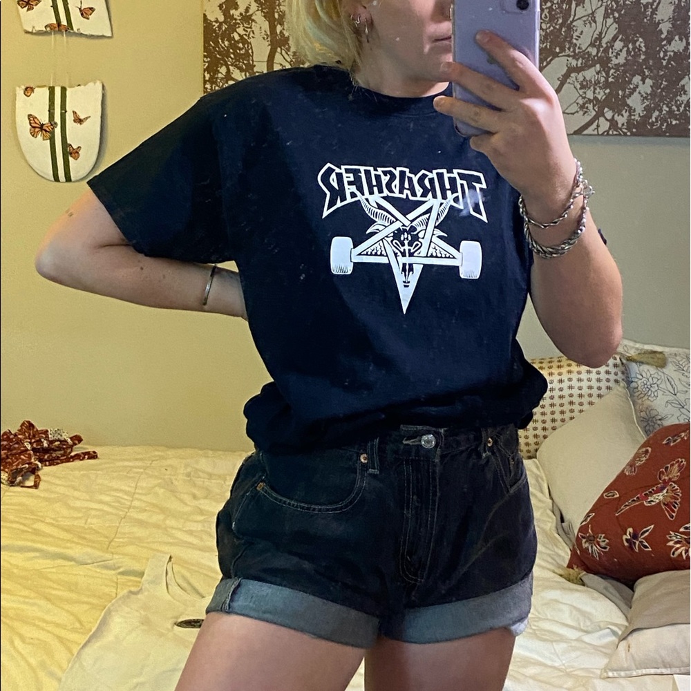 Simple Thrasher logo tee